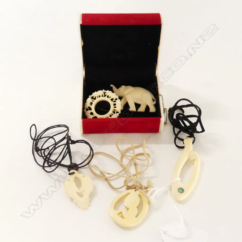 2 TRIBAL CARVED BONE & 2 IVORY PENDANTS/BROOCHES Image 1++
