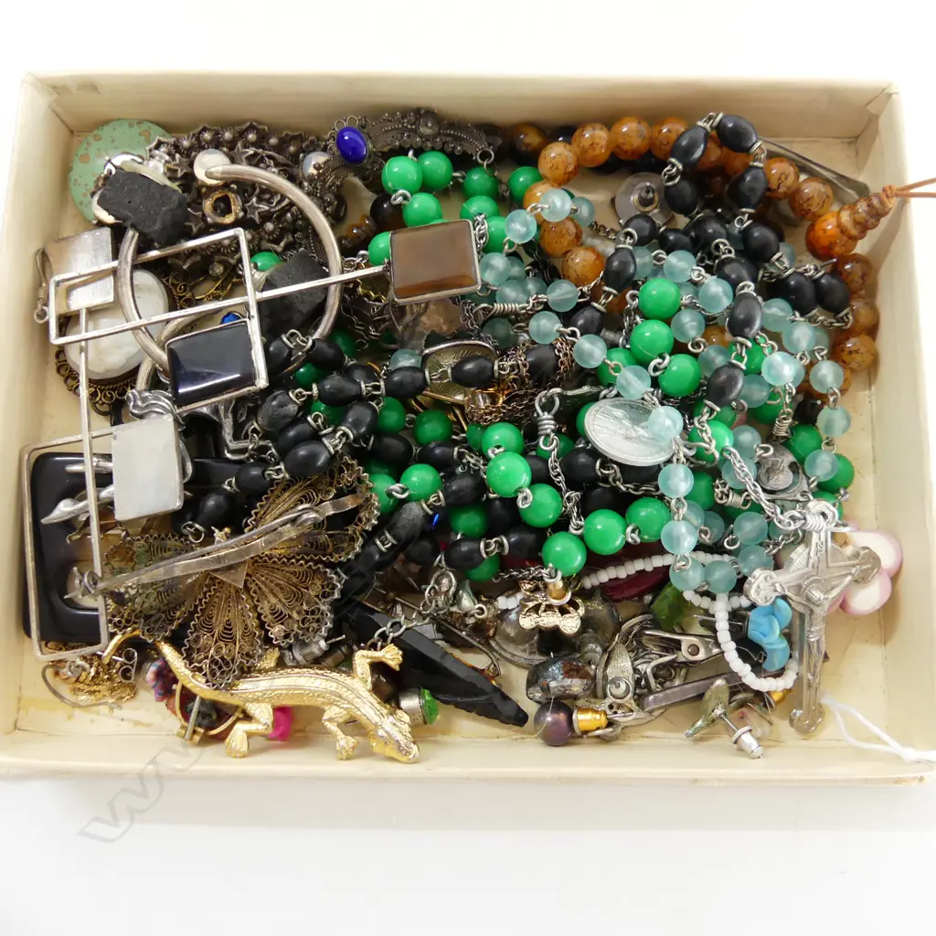 ASST. COSTUME JEWELLERY INCL. 1gm 14CT CHAIN Image 1++