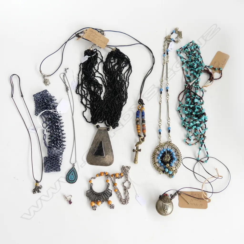 ASST ETHNIC STYLE NECKLACES Image 1++