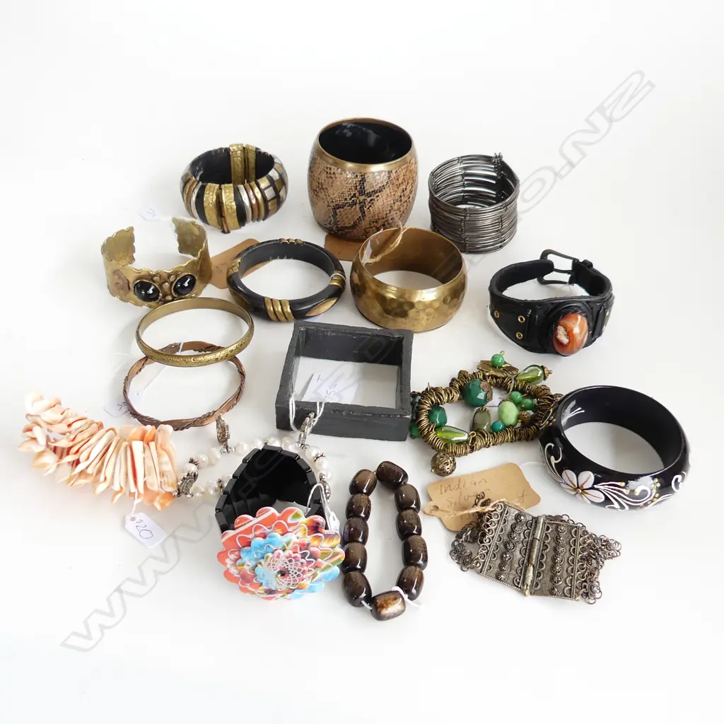 ASST BRACELETS & BANGLES Image 1++