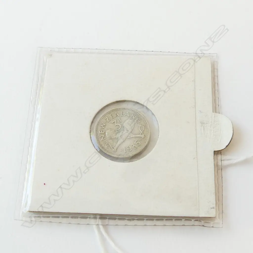 1935 NZ THREEPENCE only 40000 produced  Image 1++