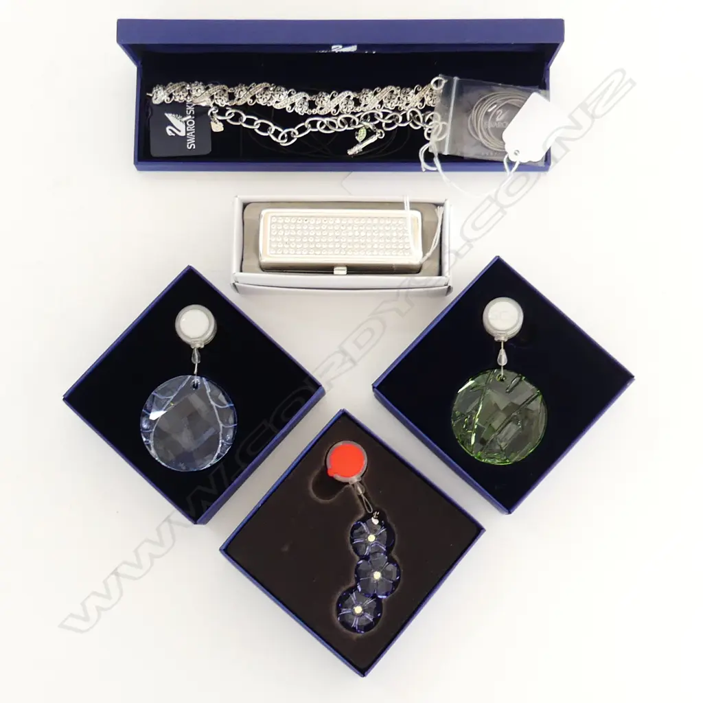 5 PCES SWAROVSKI; BRACELET, 3 SUNCATCHERS, LIPSTICK HOLDER + STG BRACELET Image 1++