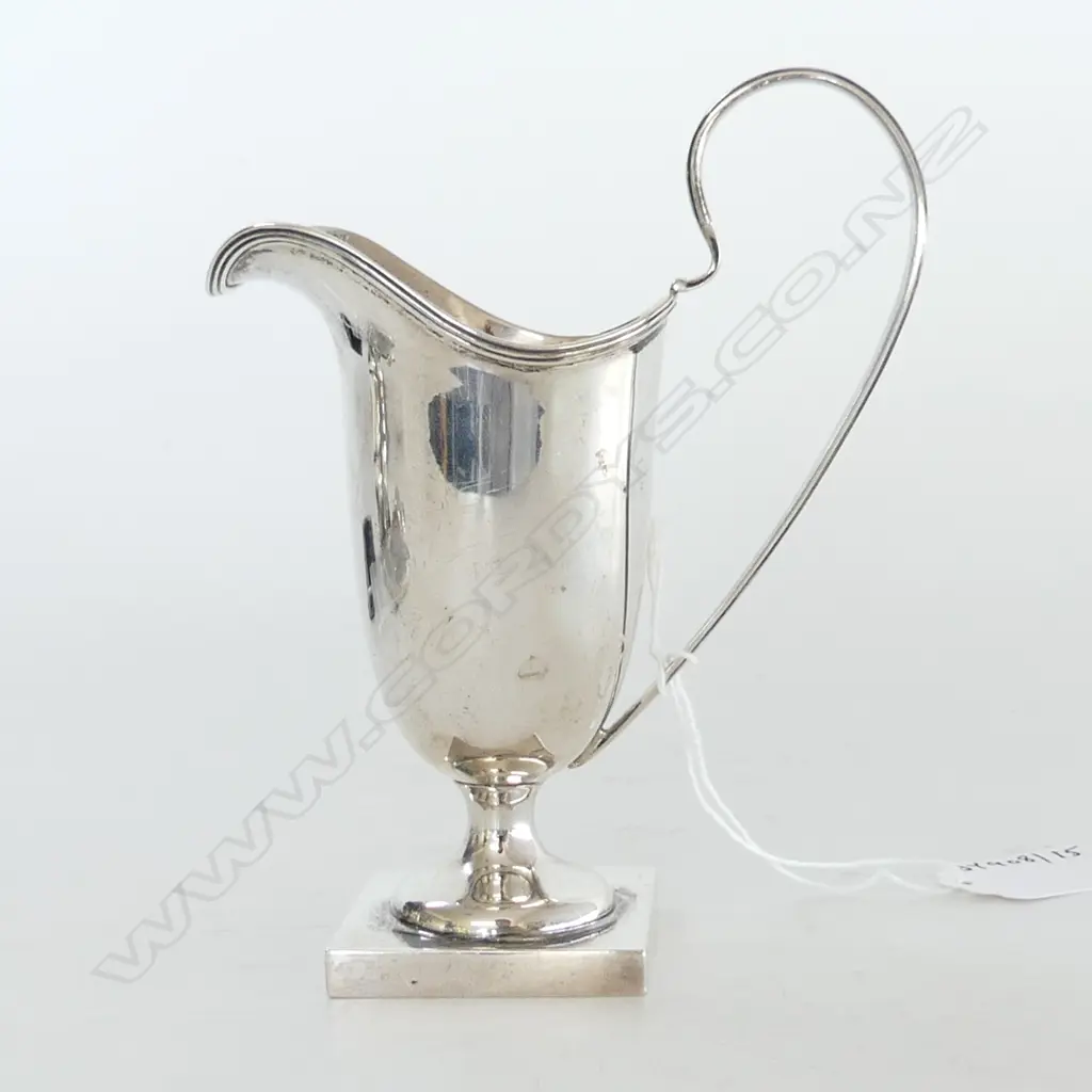S/SILVER HELMET SHAPED CREAM JUG  137GRMS Image 1++