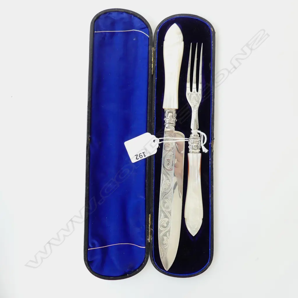 VICTORIAN SOLID STG SILVER & MOTHER OF PEARL CAKE KNIFE & SERVING FORK BIRMINGHAM 1873 IN CASE L.28CM Image 1++