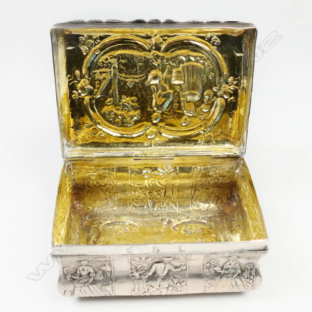 A late 1800s Dutch silver small lidded box, Image 1++
