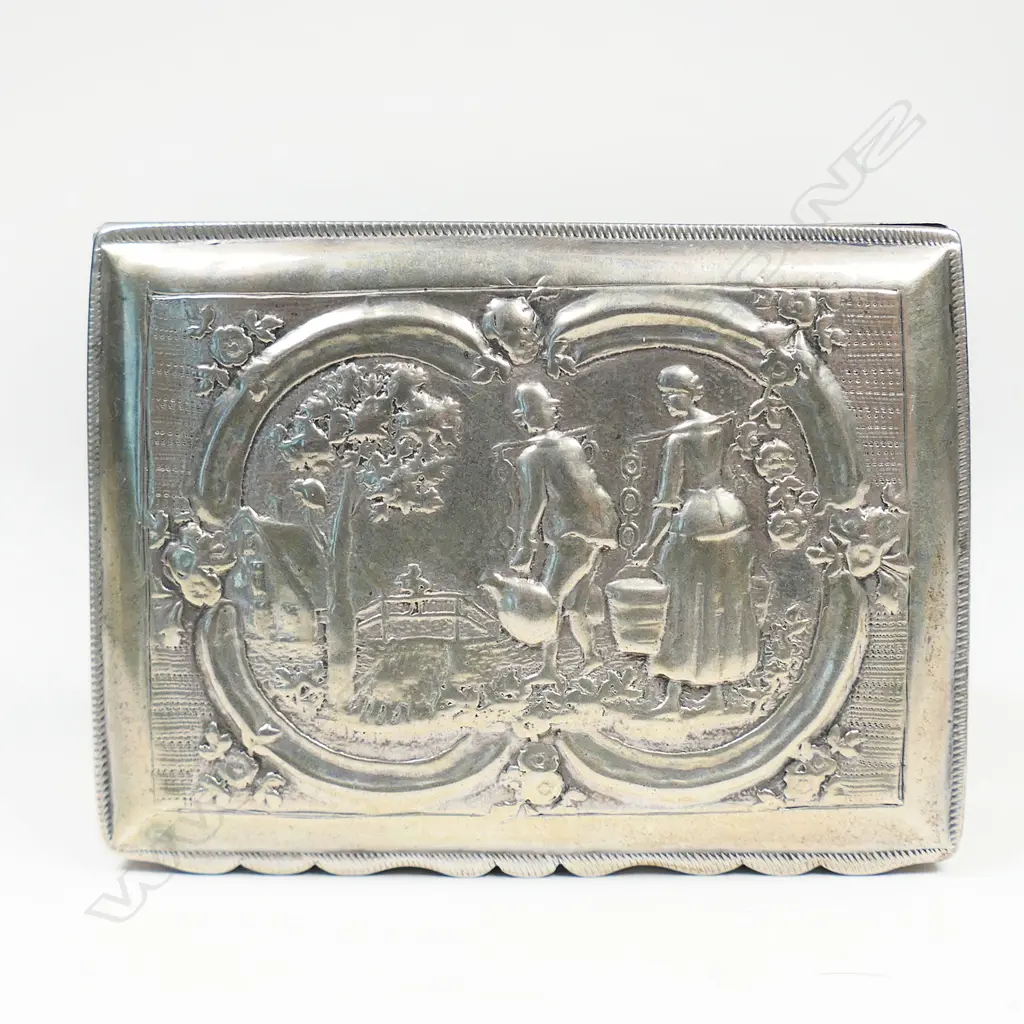 A late 1800s Dutch silver small lidded box, Image 1++