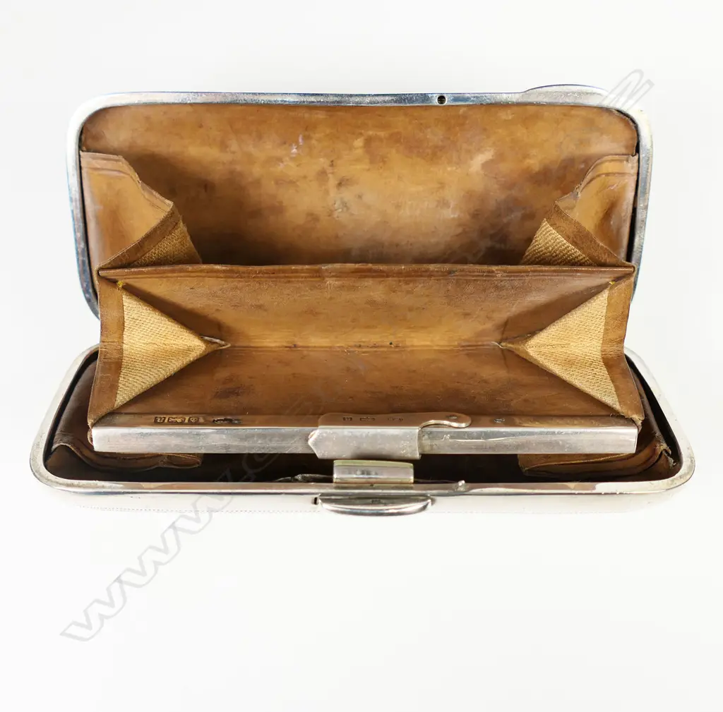 An Edwardian silver purse, Image 1++