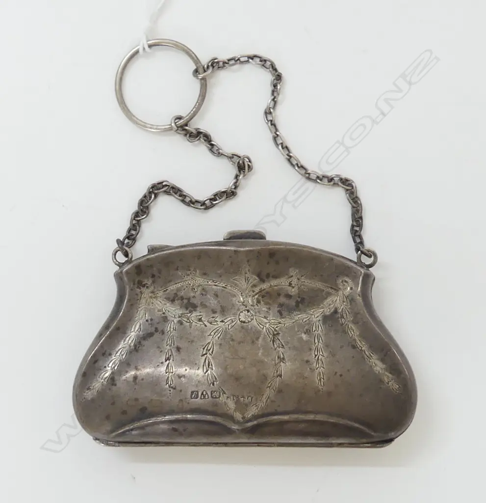 VINTAGE SILVER PURSE ON FINGER CHAIN leather fitted sectional interior Chester 1918 54gms Image 1++