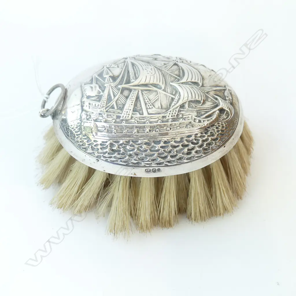 DUTCH STG SILVER TABLE BRUSH EMBOSSED WITH SHIP L.100MM H.60MM Image 1++