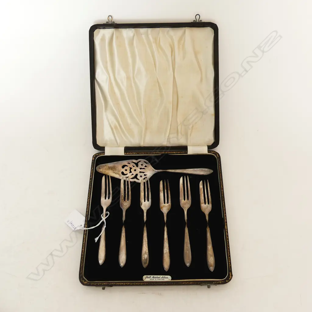 CASED S/SILVER CAKE FORKS & SERVER SILVER WIEGHT 134gms Image 1++