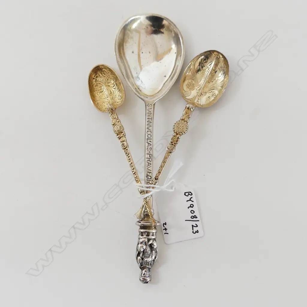 2 S/SILVER CORONATION SPOONS & S/SILVER APOSTLE SPOON 109gms Image 1++