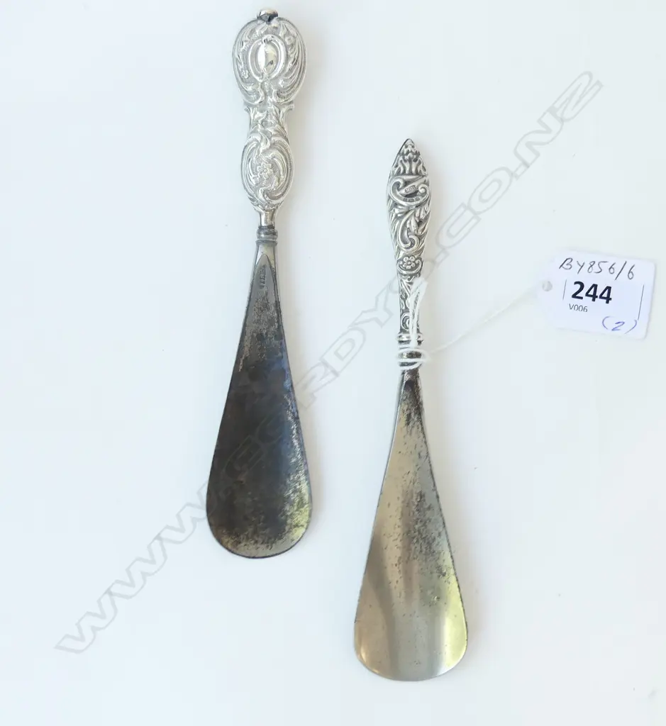 TWO STG SILVER HANDLED SHOE HORNS BIRMINGHAM 1903 & 1912 L.17CM Image 1++