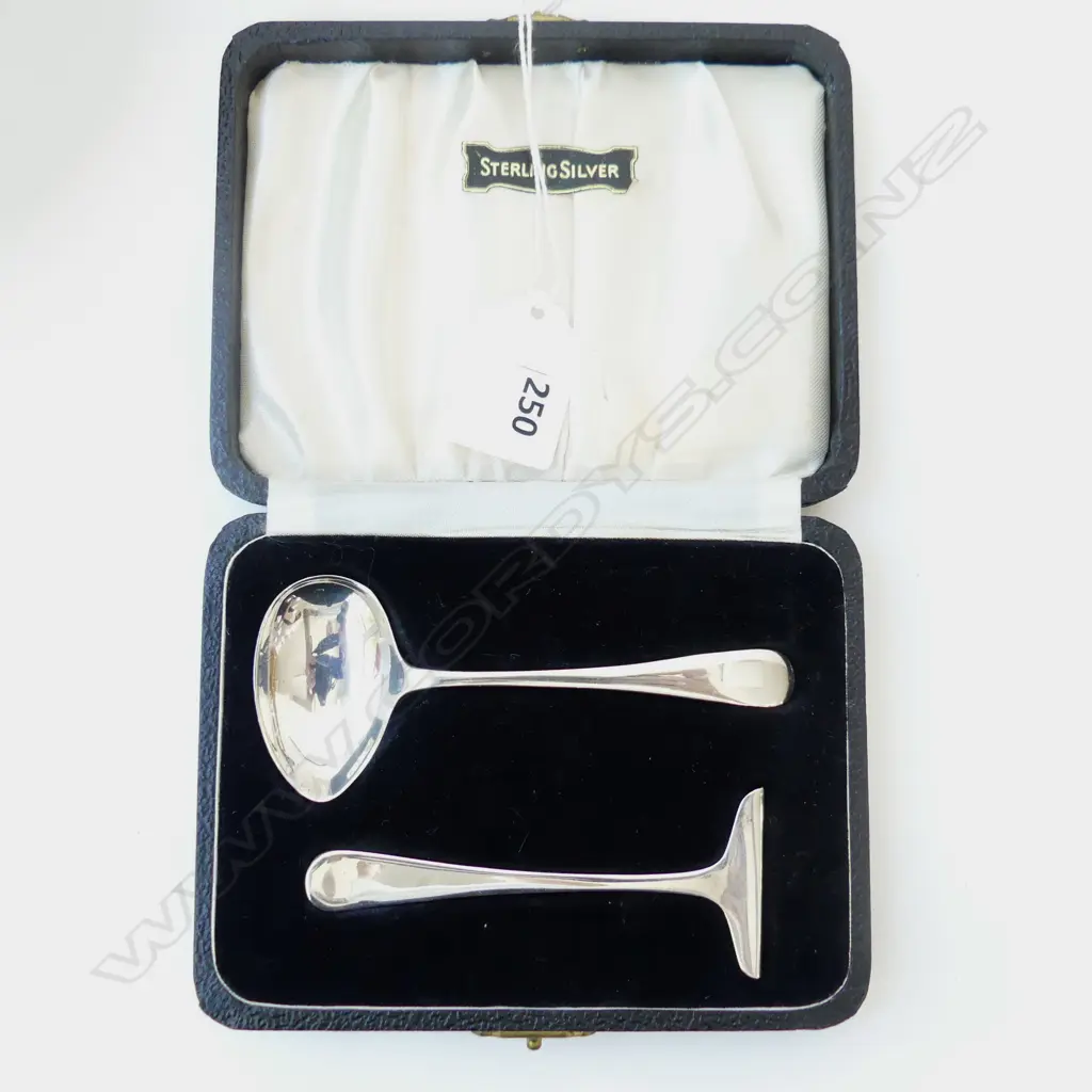 STG SILVER BABY’S SPOON & PUSHER IN CASE SHEFFIELD 1948-51 Image 1++