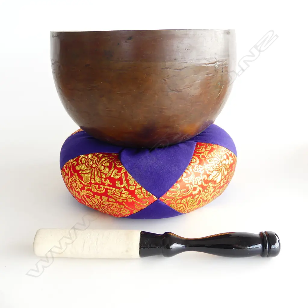 OLD JAPANESE SINGING BOWL ON A NEW CUSHION, DIA 200, H 140mm Image 1++