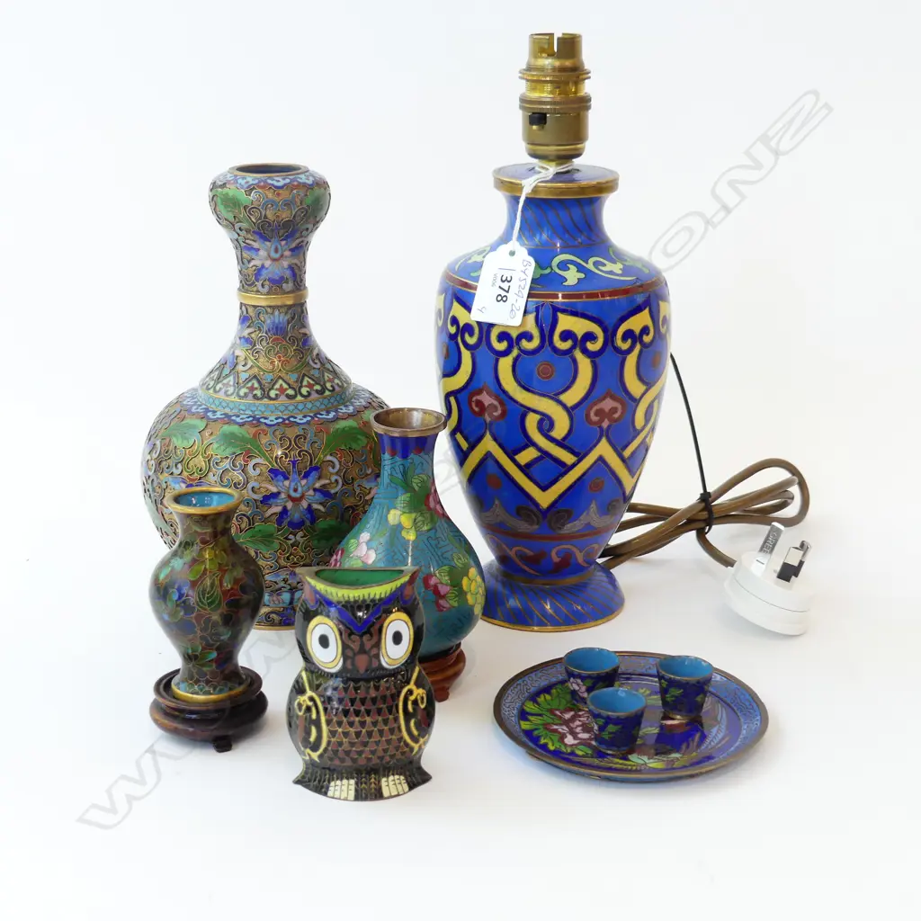 ASST CLOISONNÉ VASES’+ MINIATURE TRAY + TUMBLERS + SMALL SIDE LAMP [FAULTS] Image 1++