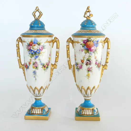 PR ROYAL WORCESTER H. CHAIR LIDDED URN VASES H.220mm - ONE w. REPAIRS