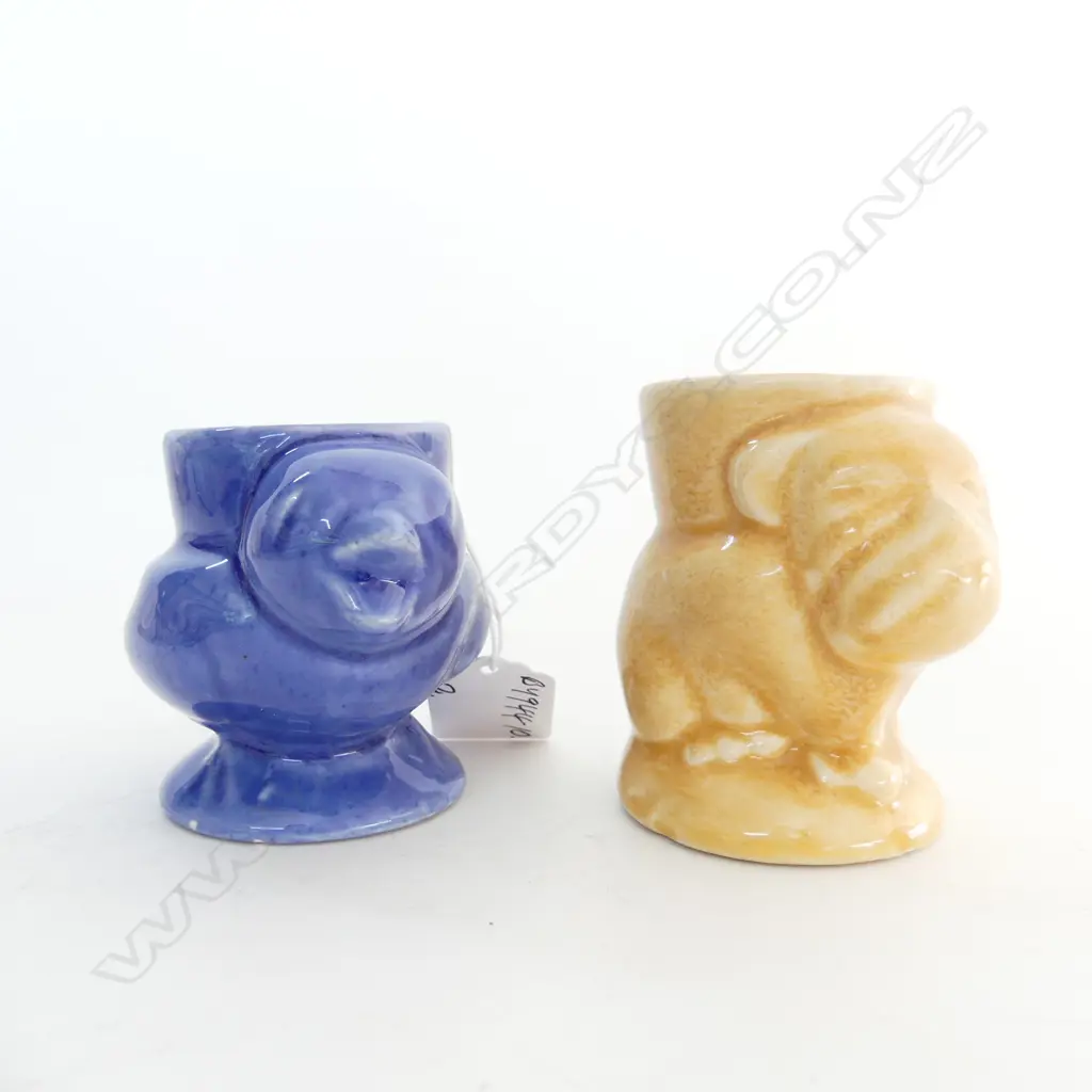 2 CROWN LYNN EGG CUPS: BLUE CHICK + TAN BULL DOG Image 1++