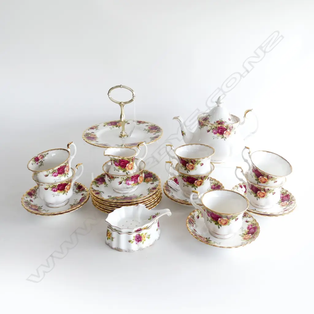 ROYAL ALBERT OLD COUNTRY ROSES TEASET. COMPRISES 7 CUPS ( 1 AF) TEAPOT SAUCERS SIDEPLATES TEASTRAINER & CAKE STAND. Image 1++