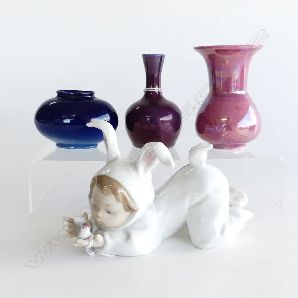 NAO FIGURINE #1414 'MY LITTLE BUNNY' L.150mm + 3 SMALL VASES; BLUE DOULTON, PURPLE MOORCROFT, PINK RUSKIN H.105mm Image 1++