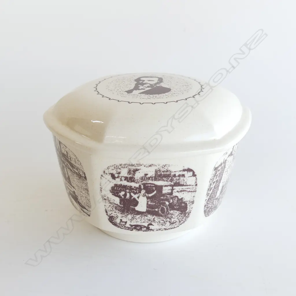 CROWN LYNN COMPLETE WITH BROCHURE ETC CERAMCO LIDDED COMMEMORATIVE TRINKET BOX. Image 1++