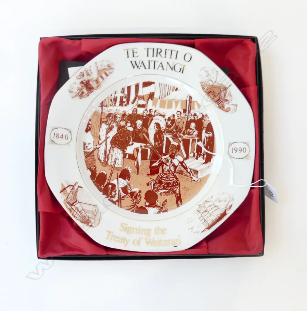 TE TIRITI O WAITANGI''SIGNING OF THE TREATY OF WAITANGI'PLATE by Isis Decora NZ Ltd. Ed. 47/750. 245mm. Orig. box Image 1++