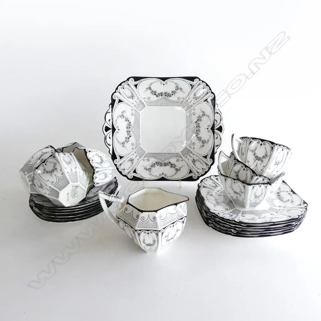 SHELLEY 6 PLACE 21 PCE COMPLETE TEA SET Garland of Flowers Pattern 11504 Queen Anne Shape Image 1++