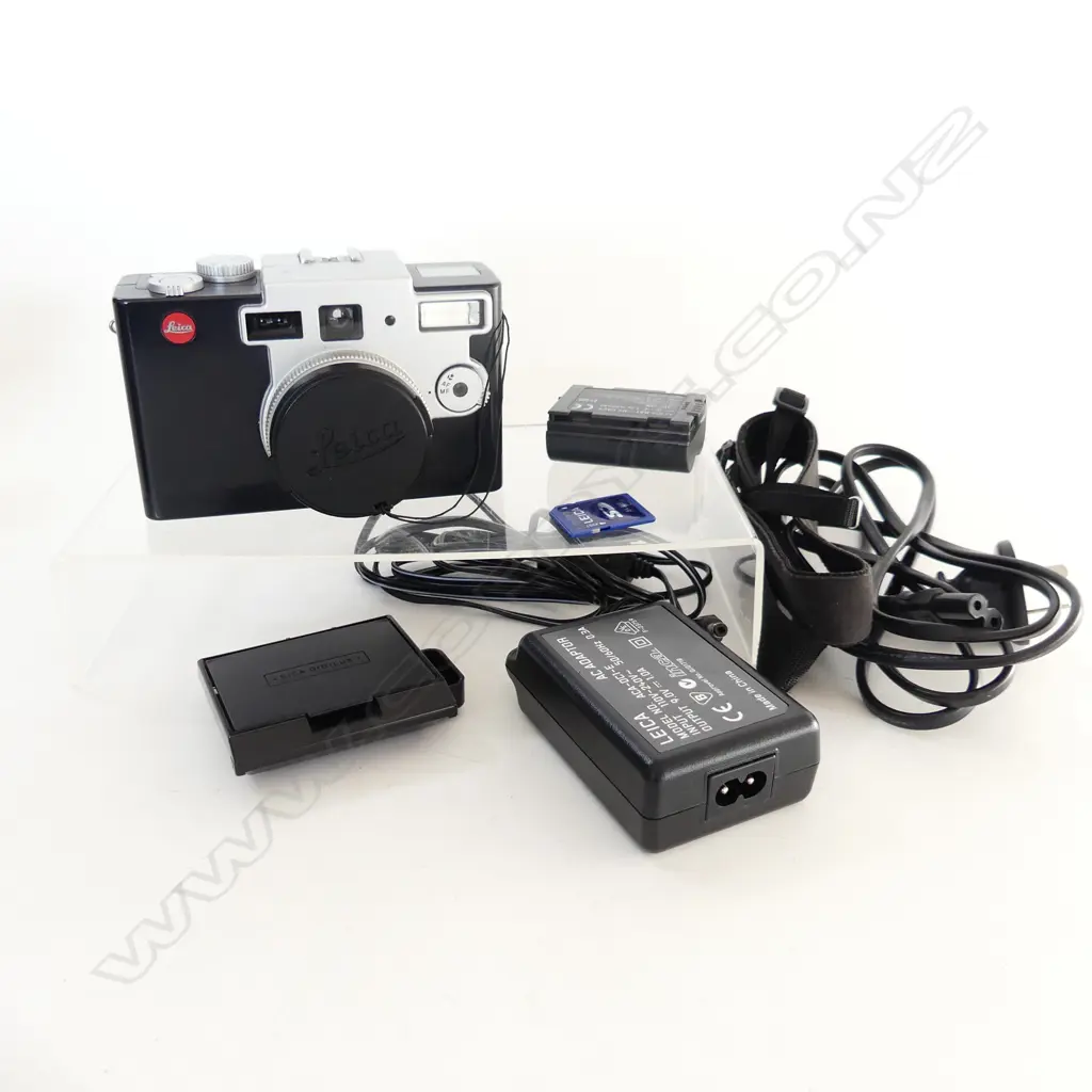 modern LEICA DIGILUX 1 digital CAMERA in original box Image 1++