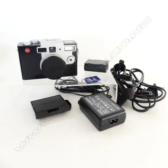 modern LEICA DIGILUX 1 digital CAMERA in original box