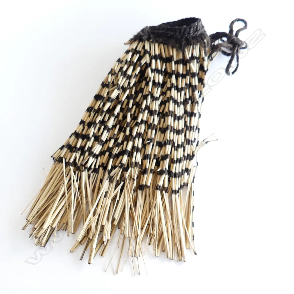 MAORI DYED PIUPIU - FAULTS Image 1++