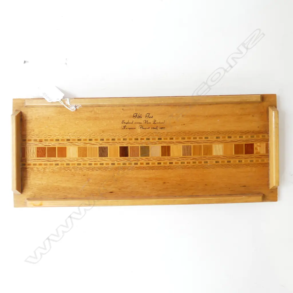 1960’S NZ CRICKET NATIVE WOODS SOVEREIGN TRAY “FIFTH TEST ENGLAND VERSUS NEW ZEALAND WANGANUI AUGUST 22ND 1967” L.36CM Image 1++