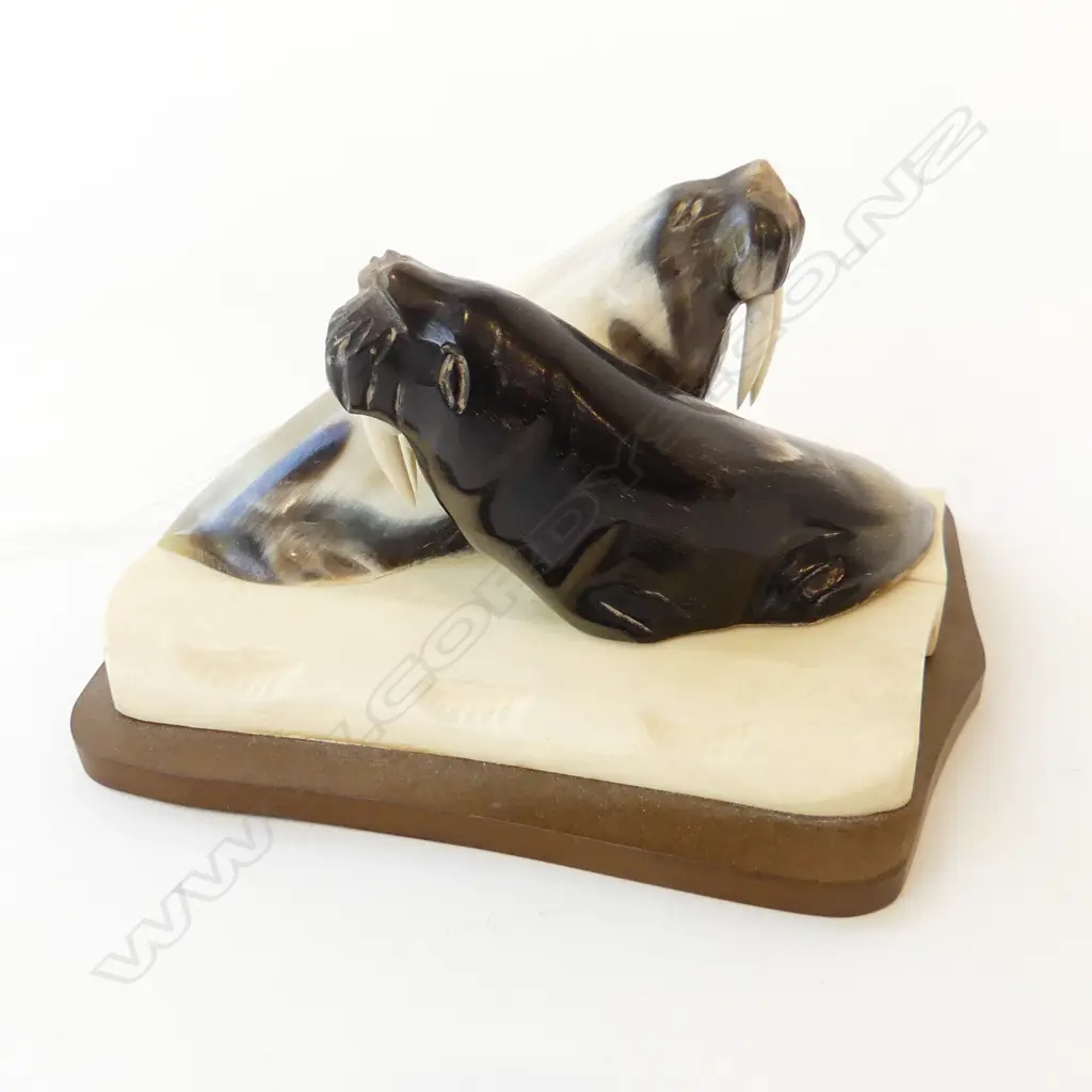CARVED BONE WALRUS AFLOAT ON AN ICEBERG W120MM Image 1++
