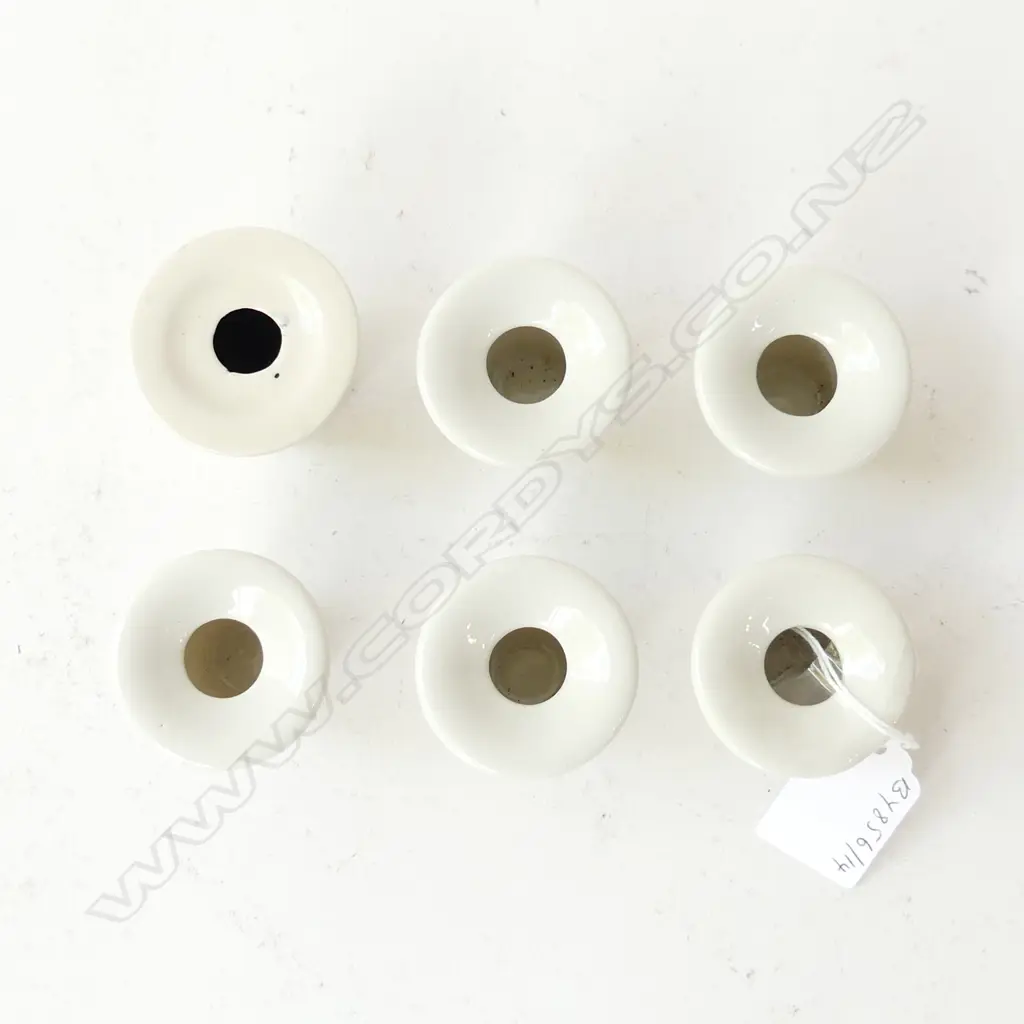 SIX SCHOOL DESK PORCELAIN INKWELLS H.4CM Image 1++