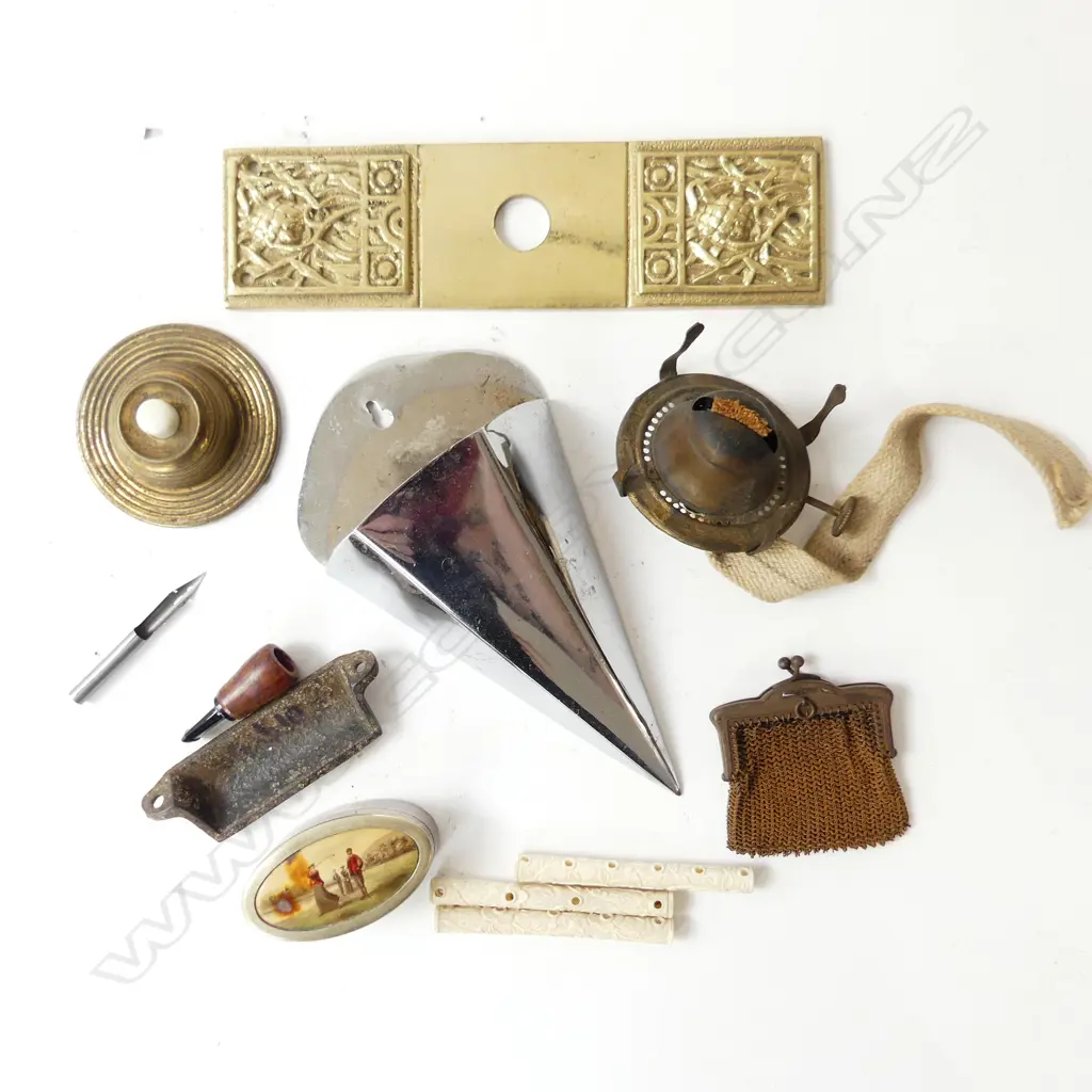 BOX OF SMALL COLLECTABLES – CHROME WALL VASE, GOLF TIN, SWITCH, DOOR PLATE, IVORY CYLINDERS, CIG, HOLDER ETC Image 1++