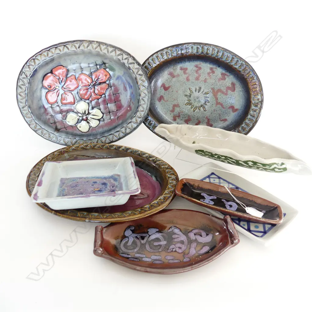 8 POTTERY PLATTERS & DISHES BY ENNIS OLIVER, signed Image 1++