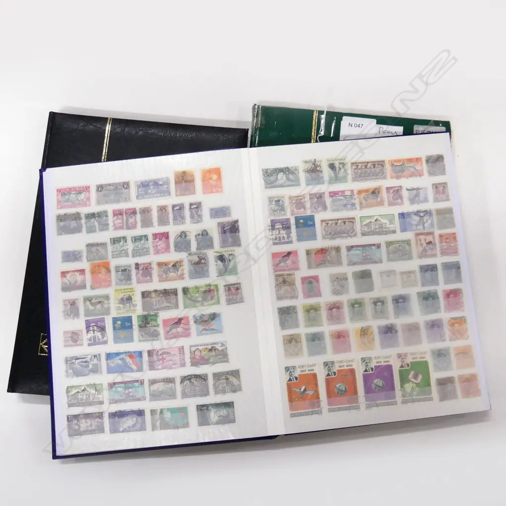 3 WORLD STAMP ALBUMS; GREEN, BLUE, BLACK Image 1++