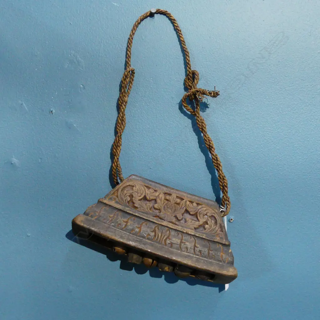ANTIQUE FRENCH CARVED COW BELL Image 1++