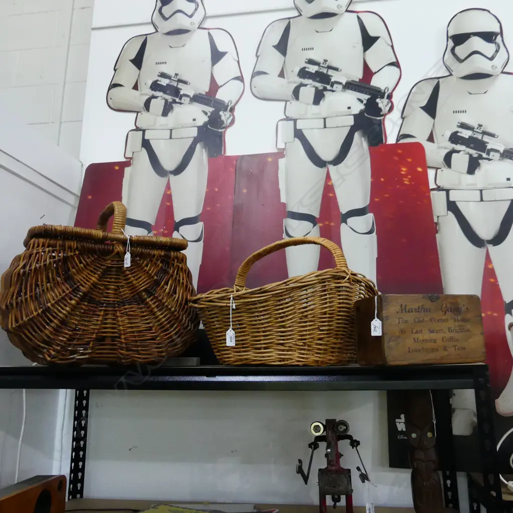 3 ITEMS, LRG VINTAGE LIDDED CANE BASKET, CANE WOVEN WASHING BASKET & VINTAGE WOODEN BOX Image 1++