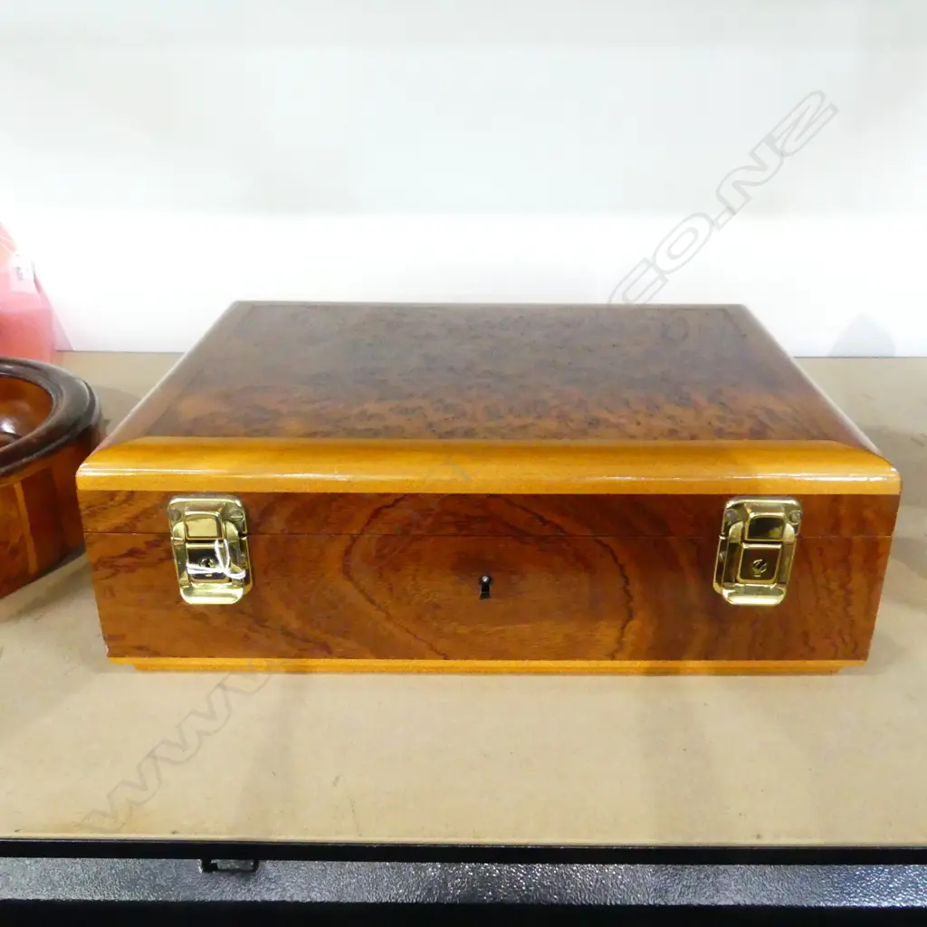 LRG BURR TIMBER LIDDED BOX w LOCK (no key) Image 1++
