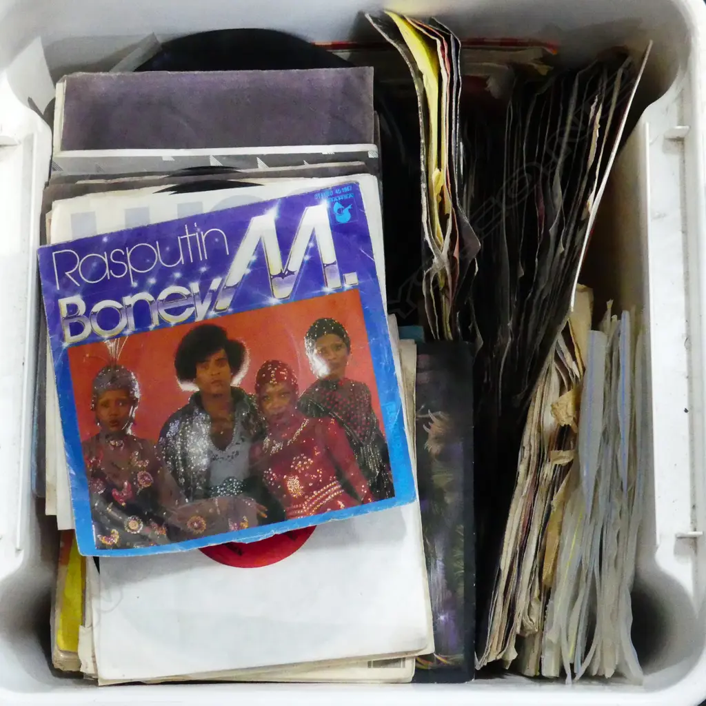 BOX LOT RECORDS, ASSTD 45s  Image 1++