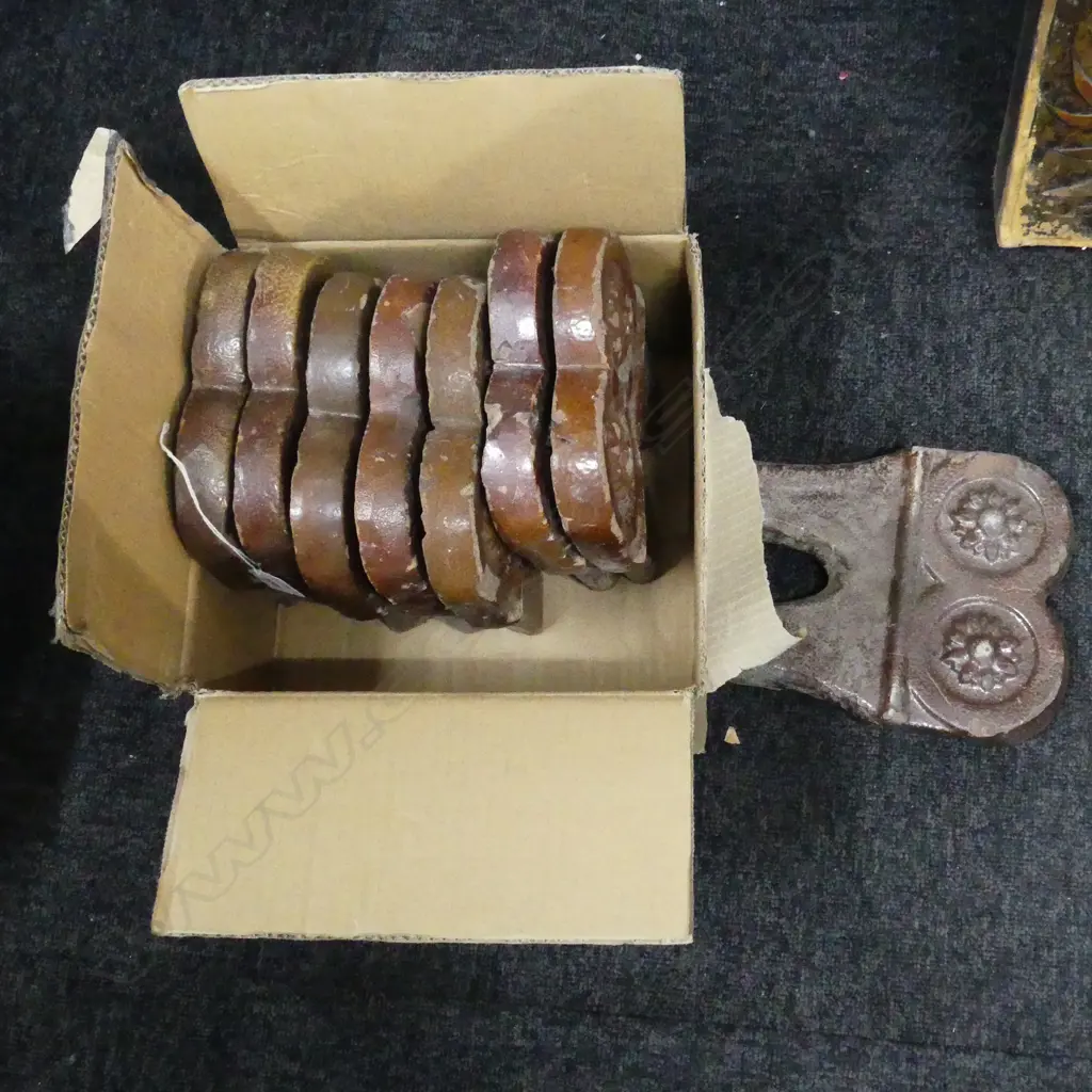8 ANTIQUE GARDEN EDGE TILES Image 1++