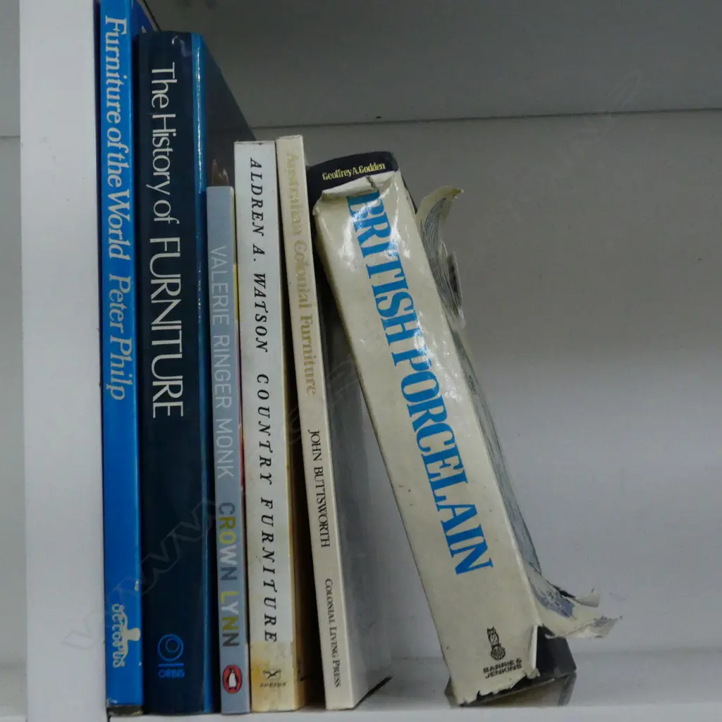6 COLLECTOR'S BOOKS, INCLDS CROWN LYNN & INTERNATIONAL ANTIQUE FURNITURE & PORCELAIN Image 1++
