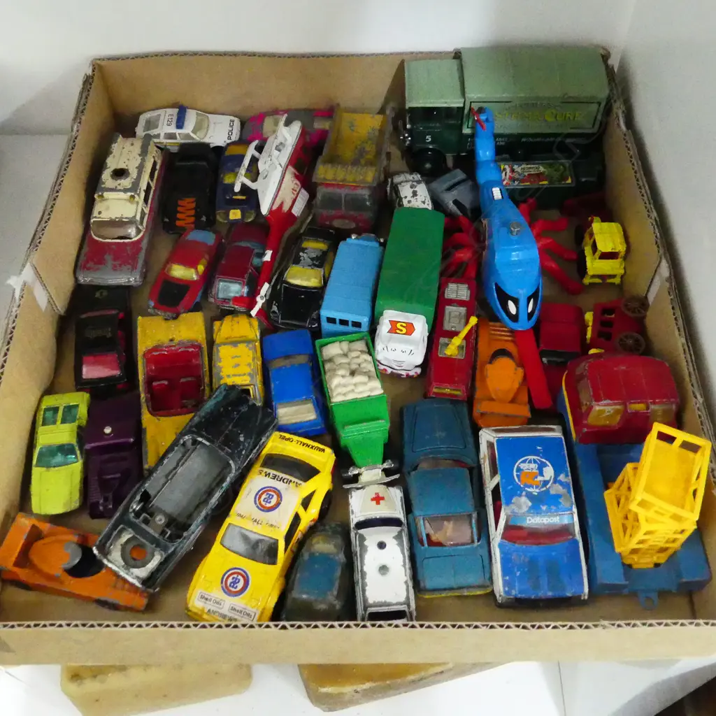 BOX ASST. CORGI CARS Image 1++