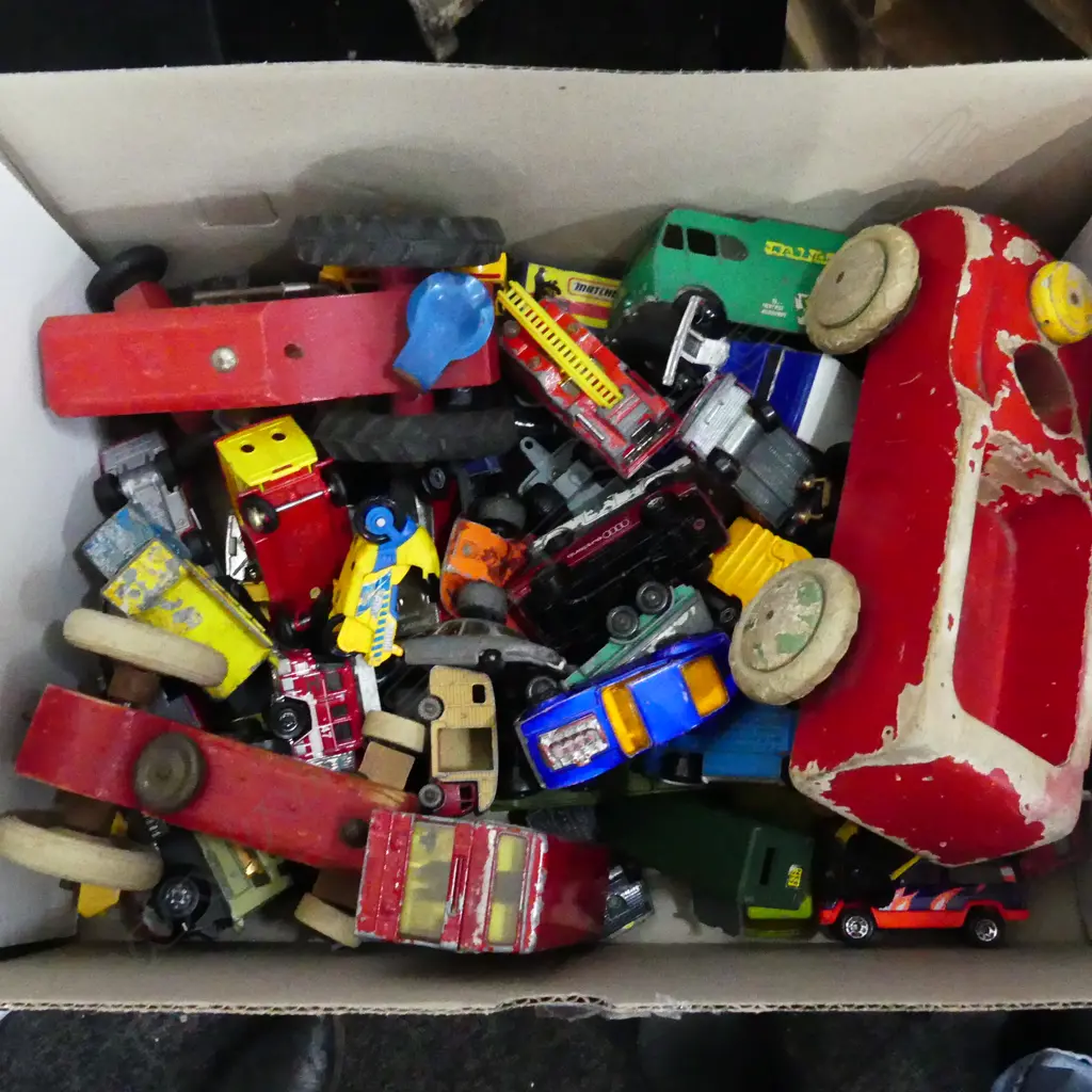 BOX ASST. MATCHBOX CARS + 3 VINTAGE TENKO WOODEN TOYS Image 1++
