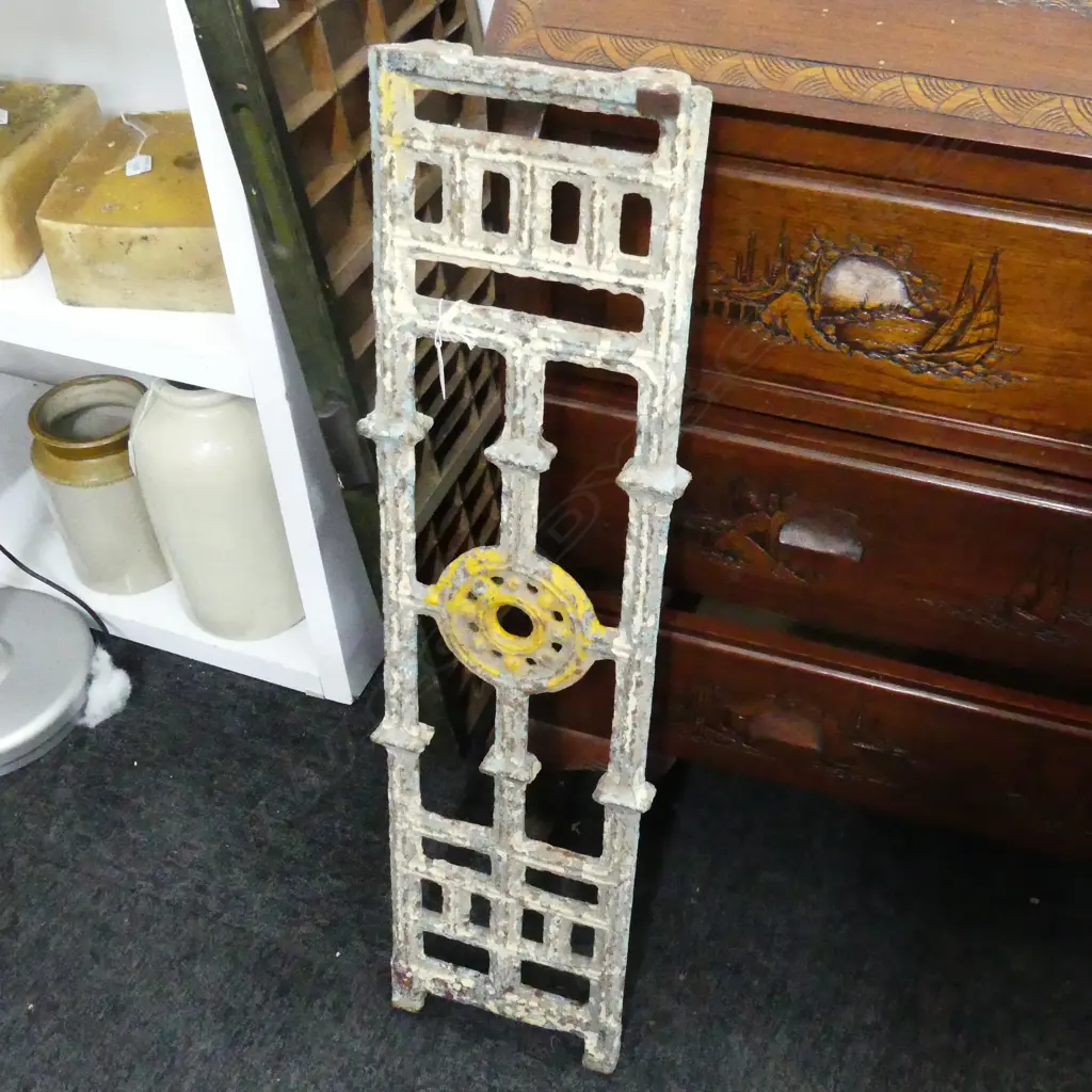 RECTANGULAR CAST IRON TRIVET? WITH DISTRESSED PAINT FINISH. 850x210mm Image 1++