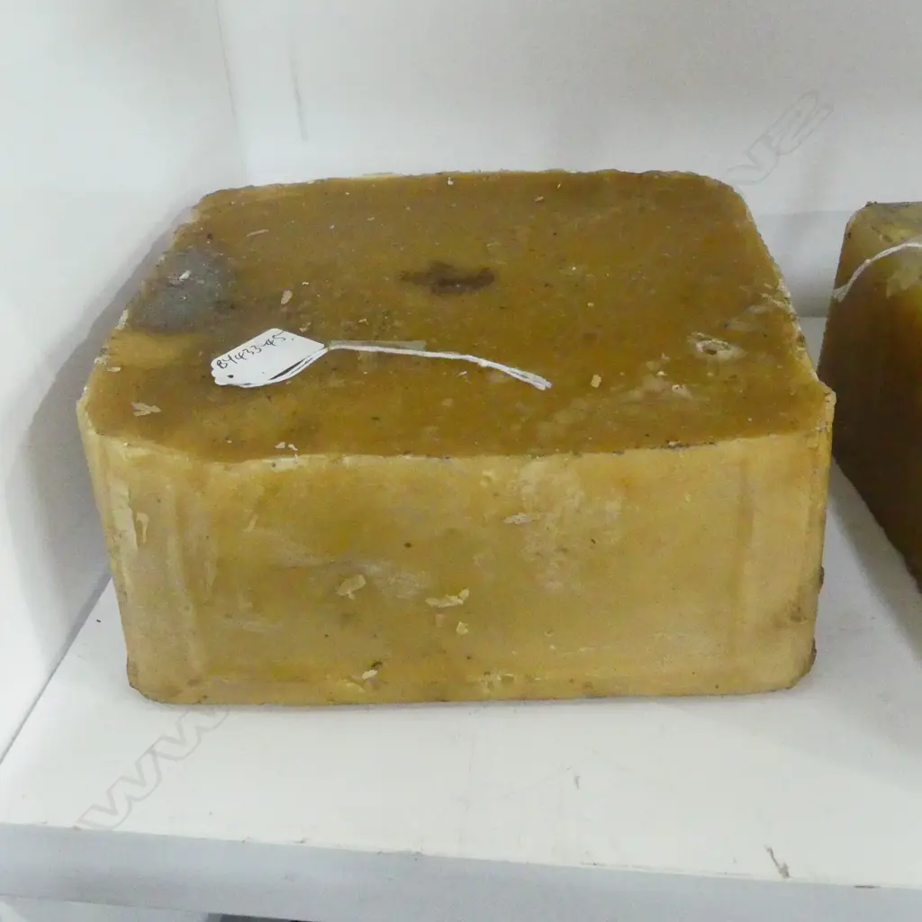 4KG TARARUA BUSH EDGE YELLOW BEESWAX Image 1++