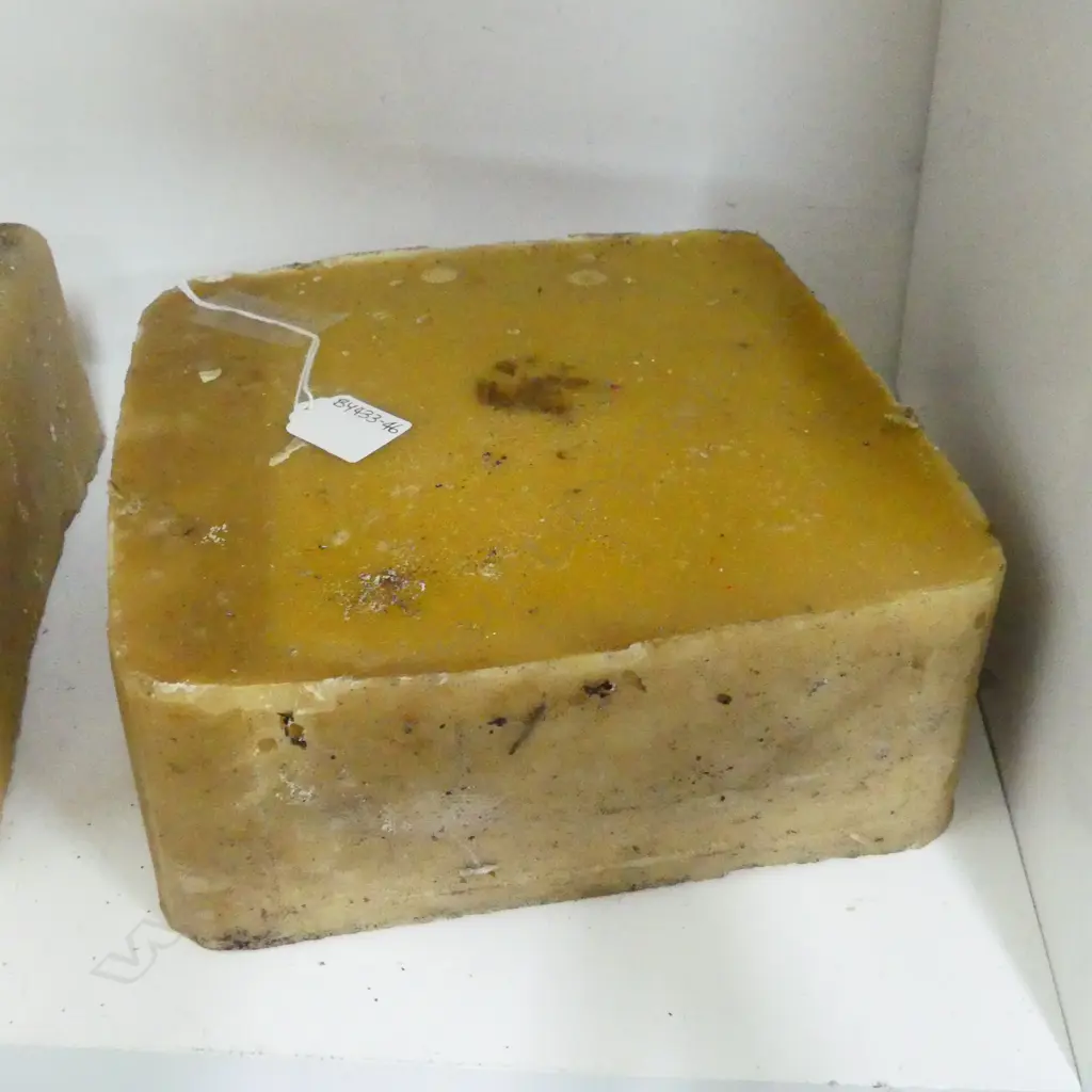 4KG TARARUA BUSH EDGE YELLOW BEESWAX Image 1++