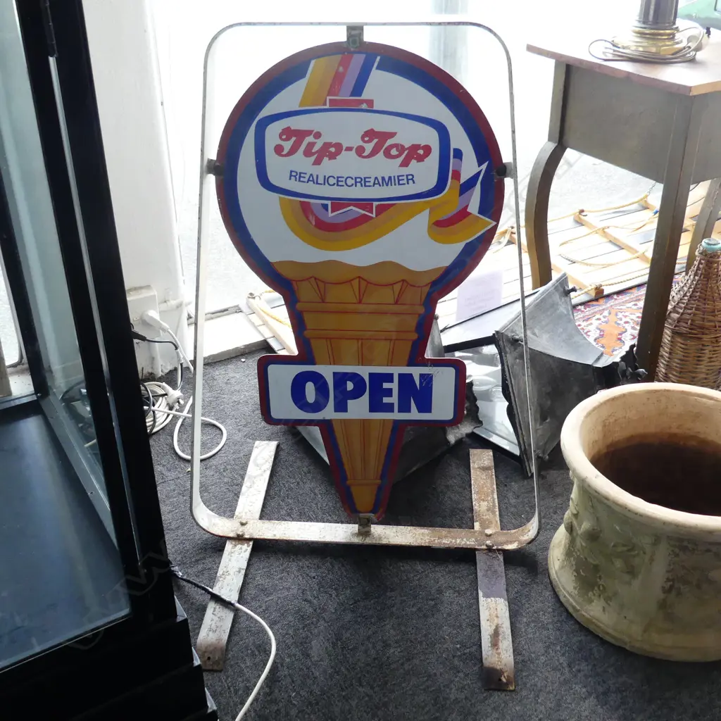 VINTAGE PAINTED METAL TIP TOP ICE CREAM SIGN H.965mm Image 1++