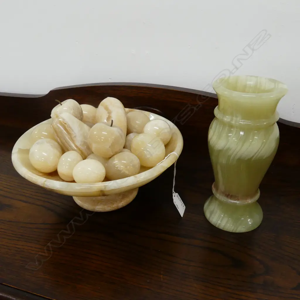 ONYX FOOTED FRUIT BOWL 255mm dia + ASST. FRUIT + VASE H.200mm Image 1++