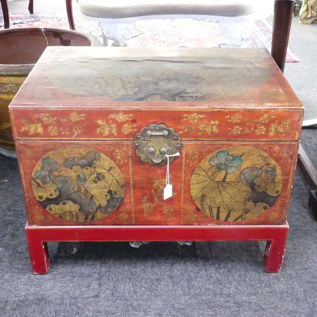 LG CHINESE LIDDED BOX ON STAND 630x415x460mm Image 1++