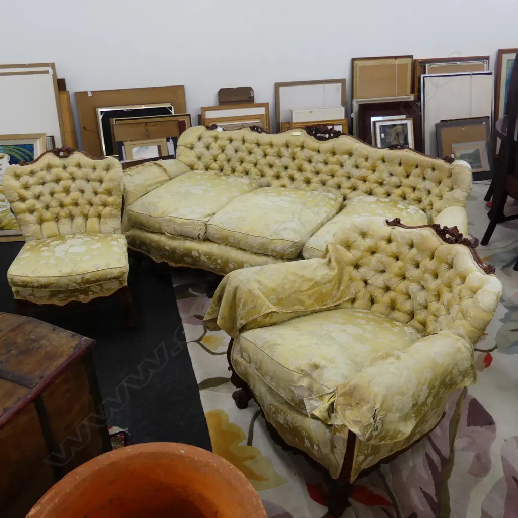 3 PC FRENCH CARVED LOUNGE SUITE DISTRESSED FABRIC Image 1++